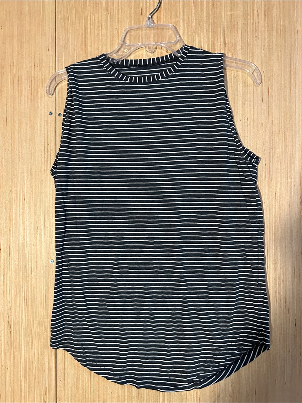 LululemonSleeveless Crewneck Tank Top in Black with White Stripes